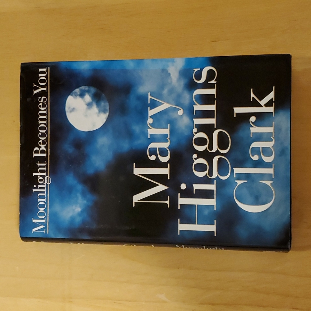 Moonlight Becomes You by Mary Higgins Clark